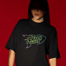 Playera Para Dama 1pz | Estampado Pizza Planeta |  Brilla en la oscuridad |  Corte recto | Oversize | Estampado Vinil Textil | Algodón | Casual - Negro - Ver 4