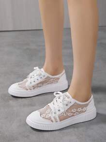 1 Pair Women's White Lace Flower Elegant Low Top Round Toe Lace-Up Casual Flat Fashion Walking Shoes
