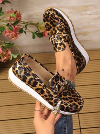 新款时尚大码拼布平底乐福鞋，手工蕾丝一脚蹬休闲驾车乐福鞋，低帮通勤度假舒适金属链豹纹皮革轻便休闲运动鞋，女士