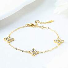 Ensemble de bijoux en acier inoxydable de luxe avec strass en forme de trèfle : collier, bracelet, boucles d'oreilles. Accessoires mode pour le port quotidien des femmes