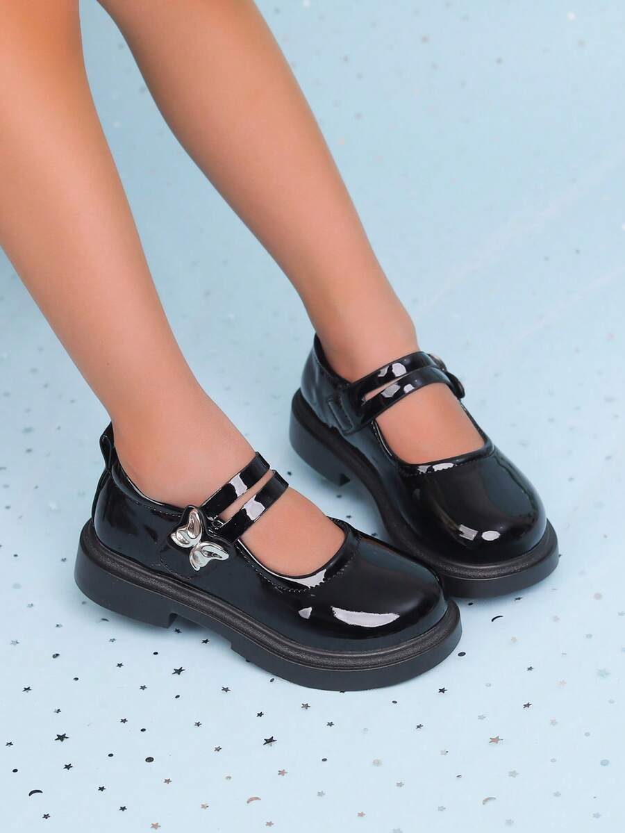 Sapatos de couro envernizado para meninas, primavera e outono de 2025, novos sapatos estilosos de princesa com sola macia para escola/performance, preto