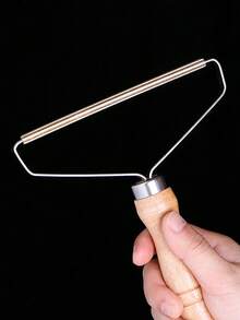 1 szt. skrobaczka do włosów, urządzenie do usuwania kulek z ubrań, ręczna pralnia chemiczna do wełny i kaszmiru, urządzenie do usuwania kulek z ubrań, urządzenie do usuwania włosów do golenia. Ręczna przenośna maszyna do usuwania włosów, golarka do ubrań, używana do usuwania kłaczków z ubrań, sof, dywanów, chodników i sierści zwierząt.