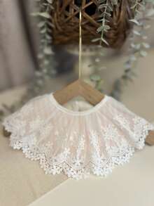 1pc Toddler Girls 1-3 Years Old Lace Trim Vintage Cute Bibs, Fashionable And Versatile For Going Out, Gift