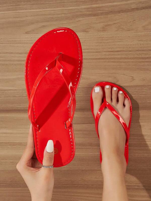 Infradito eleganti e comodi da donna, casual, personalizzati, di moda per vacanze, di colore rosso tinta unita, piatti, versatili, adatti per primavera/estate, all'aperto, spiaggia