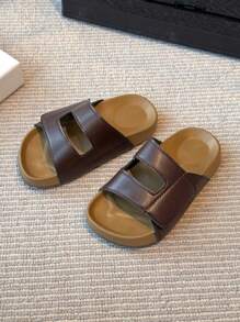 The New Summer Children's Fashionable Flat Bottomed Slippers Feature A Hook And Loop Design, Comfortable And Breathable With A Single Step, Lightweight And Non Irritating To The Feet. The Non Slip Rubber Sole Is Suitable For Children Of All Ages For Leisure And Outdoor Activities,