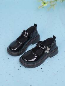 Sapatos de couro envernizado para meninas, primavera e outono de 2025, novos sapatos estilosos de princesa com sola macia para escola/performance, preto