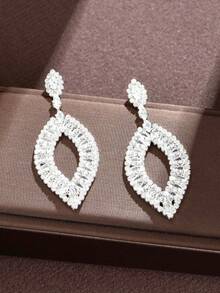 1 Pair Dazzling Cubic Zirconia Geometric Design Stud Earrings, Suitable For Women Engagement Wear - Silver - View 4