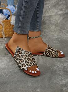 Leopard Print Flat Slide Sandals, With Fashionable Design And Casual Style. Small Decorative Elements On The Upper Make The Overall Look Personalized And Stylish. These Sandals Are Suitable For Casual Occasions Such As Shopping And Vacation