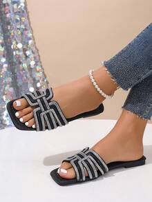 女士时尚一脚蹬 H 型凉鞋，休闲户外穿搭罗马风格一脚蹬拖鞋，黑白米棕色平底压花拖鞋，时尚博主推荐，沙漠钥匙法式优雅水钻厚底坡跟凉鞋，沙滩鞋，浪漫一脚蹬拖鞋，低跟圆头休闲室内外拖鞋，鳄鱼纹拖鞋，夏季百搭平底金属装饰凉鞋 - 黑色 - 查看 5