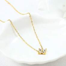 Ensemble de bijoux en acier inoxydable de luxe avec strass en forme de trèfle : collier, bracelet, boucles d'oreilles. Accessoires mode pour le port quotidien des femmes