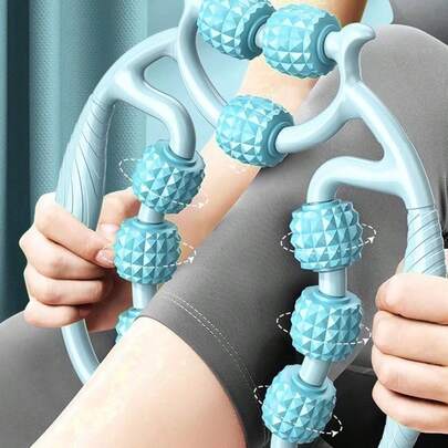 Rouleau de massage vert pour les jambes avec des boules texturées pour la relaxation musculaire et des poignées ergonomiques pour la flexibilité des cuisses, des mollets et des hanches
