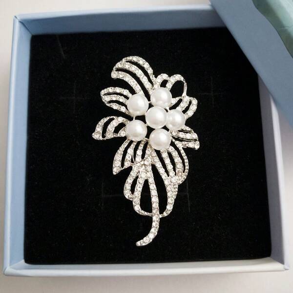 Temperament Flower Alloy Brooch Pin Inlaid Shiny Rhinestone Faux Pearls Wedding Banquet Anniversary Brooch Backpack For School