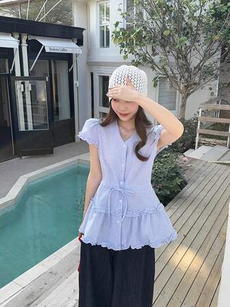 女式法式荷叶边泡泡袖衬衫，2025新款夏季版型减龄修身V领系带上衣