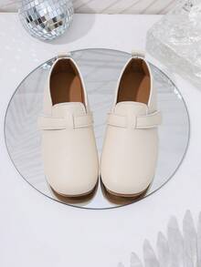 1 Pair Girls/Boys Adjustable Strap Flat Ballet Shoes, Round Toe, TPR Non-Slip Sole, Comfortable & Lightweight, Suitable For 5-14 Years Old Kids, School, Party And Formal Occasions - Beige - View 3