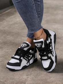 Women's Sport Sneakers With Drative Laces - Black - View 3