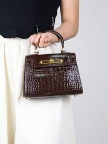 2025年高级凯莉夏季新款时尚女包，咖啡色鳄鱼压纹铂金包，适合OL通勤和百搭办公室使用，小巧结构化方包，百搭单肩斜挎包