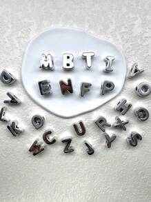 10 pièces Bracelets à breloques avec lettres de A à Z, accessoires de collier alphabet DIY, breloques décontractées pour chaussures, sacs, téléphones, fabrication de bijoux et cadeaux à porter au quotidien pour femmes