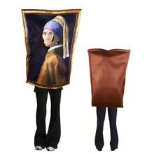 Disfraz con diseño de pintura facial divertida neutro en género, diseño de arte de pared interesante, con pendientes de perlas como atuendo de cosplay
