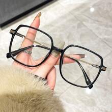 1 款新款方形时尚眼镜，经典现代简约风格时尚眼镜，不变色眼镜，适合夏季海滩度假、户外、旅行 - 黑色 - 查看 15