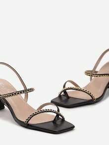 Sandali con tacco e cinturino in catena metallica, di moda estiva e versatili