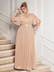 Robe de soirée maxi fendue avec épaules dénudées, bretelles spaghetti, dentelle fleurie pailletée et contraste de mousseline. Robe élégante et formelle pour le bal de promo, le mariage, les cérémonies, les dîners, le retour au pays