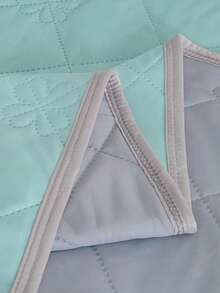 1 件装凉爽毯，适合热睡者，轻质凉爽毯吸收热量，让成人在夏天保持凉爽，柔软透气的丝绸材质