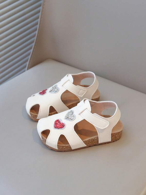 Nuevas sandalias de niños con punta descubierta con decoración de corazones con lentejuelas, suela suave antideslizante, zapatos de playa para niñas bebés para uso casual diario, cómodos y livianos