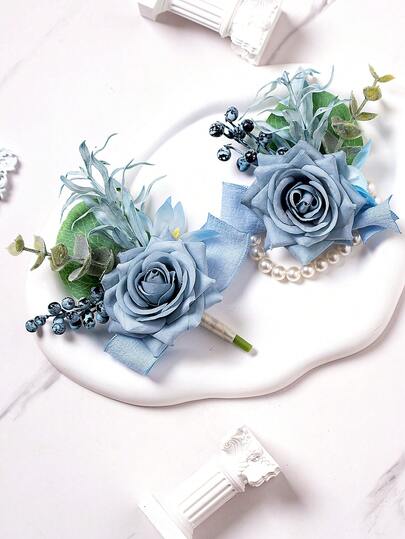 مجموعة ازهار معصم و ازهار للبدلة 2 قطع لحفل الزفاف للعروس والوصيفات وأم العروس وجدتها. باقة زرقاء باهتة لزينة حفلة حفل الزفاف لأفضل رجل وهدية عيد الزفاف