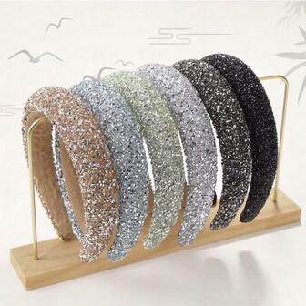 Een hoge haarband met gepersonaliseerde kubieke diamanten voor haarfixatie, een chique en veelzijdige accessoire voor vrouwen. Hoofdbanden en haarringen