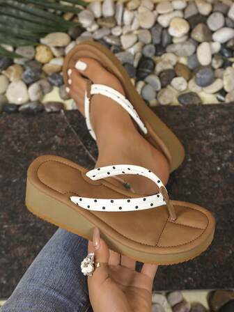 1 Par de Chanclas con Plataforma Gruesa, Adornadas con Remaches y Estilo Bohemio de Lunares, para Verano