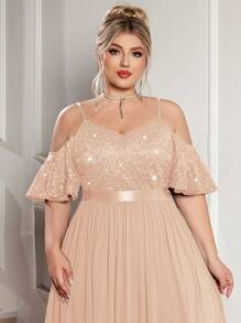 Robe de soirée maxi fendue avec épaules dénudées, bretelles spaghetti, dentelle fleurie pailletée et contraste de mousseline. Robe élégante et formelle pour le bal de promo, le mariage, les cérémonies, les dîners, le retour au pays