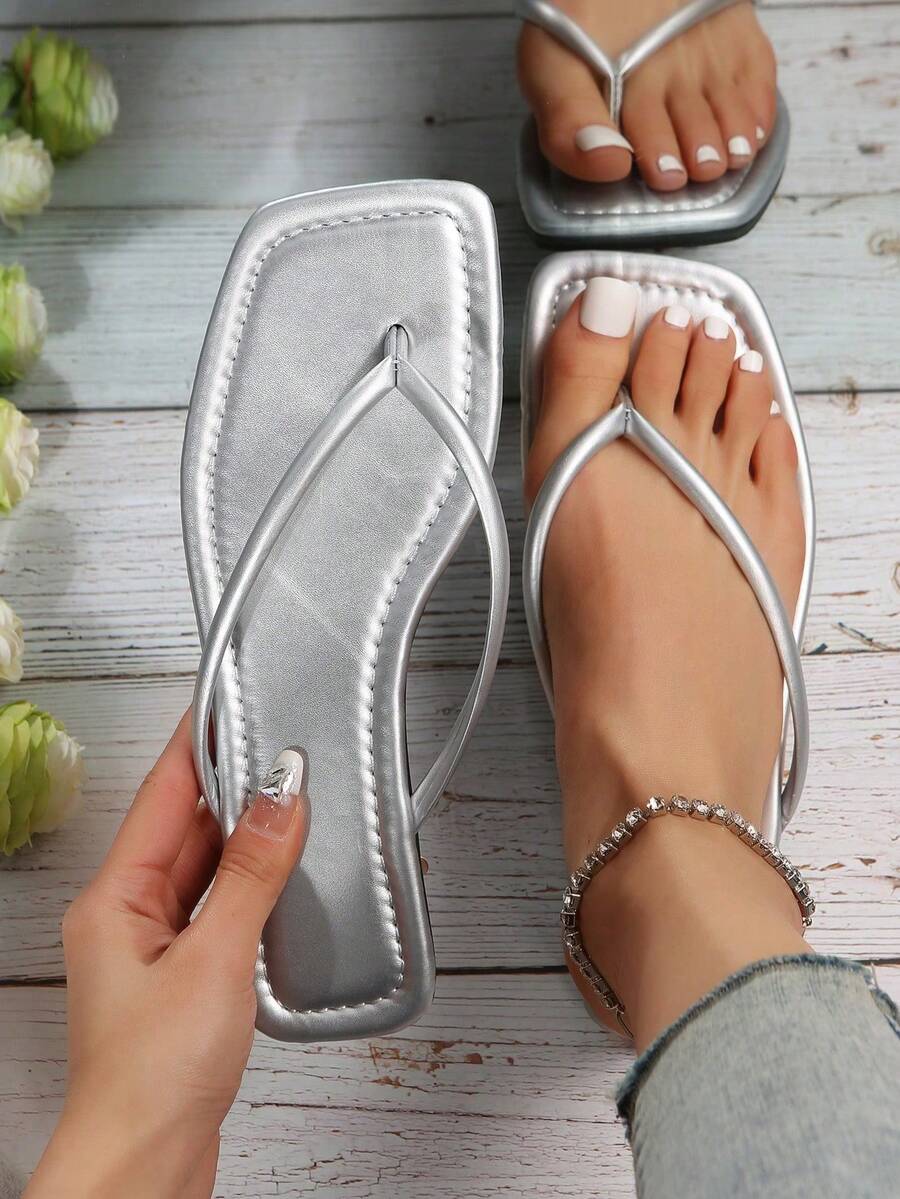 French Style Flip Flops For Women, New Sweet Fairy Aesthetic Versatile Beach Casual Wear Slip-Resistant Soft Sole Sandals, Suitable For Dates, Gatherings, Parties, Daily Casual - Silver - View 1