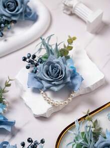 2 Stücke/Set Armband Corsage und Ansteckblume Set für Hochzeit Braut Brautjungfer Handblume Mutter Großmutter für Bridal-Shower Corsage für Bräutigam Trauzeuge, künstliche staubige blaue Rosen Blumen für Abschlussball Party Jahrestag Hochzeitsgeschenk Dekoration