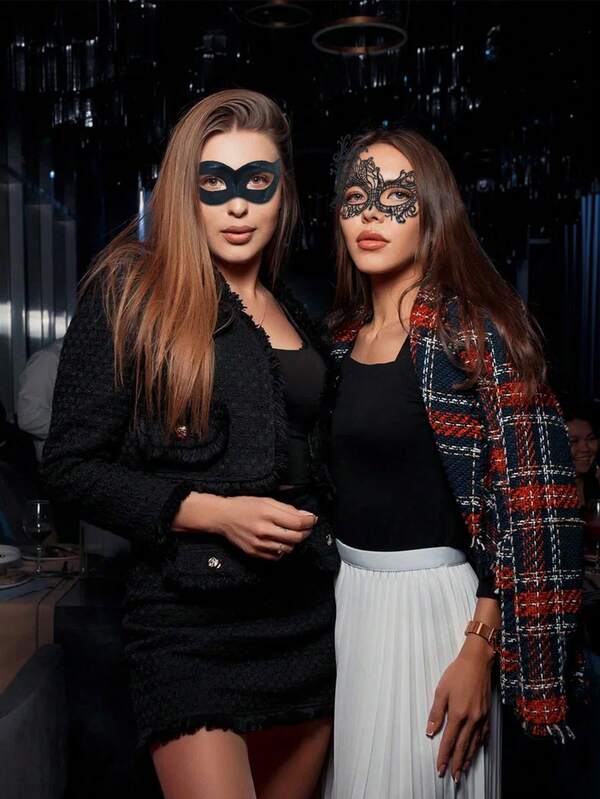 2pcs Elegant & Charming Solid Color Sexy PVC Plastic Fashion Mask Set, Suitable For Masquerade Balls, Venetian Carnival Parties All Year Round