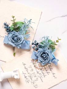 2 Stücke/Set Armband Corsage und Ansteckblume Set für Hochzeit Braut Brautjungfer Handblume Mutter Großmutter für Bridal-Shower Corsage für Bräutigam Trauzeuge, künstliche staubige blaue Rosen Blumen für Abschlussball Party Jahrestag Hochzeitsgeschenk Dekoration