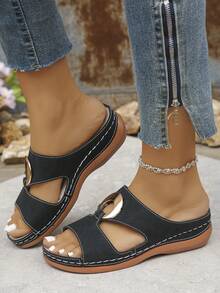 大码女式夏季新款时尚休闲黑色哑光金属扣圆头露趾坡跟厚底拖鞋凉鞋，适合日常穿着、度假、沙滩、一脚蹬，舒适 - 黑色 - 查看 6