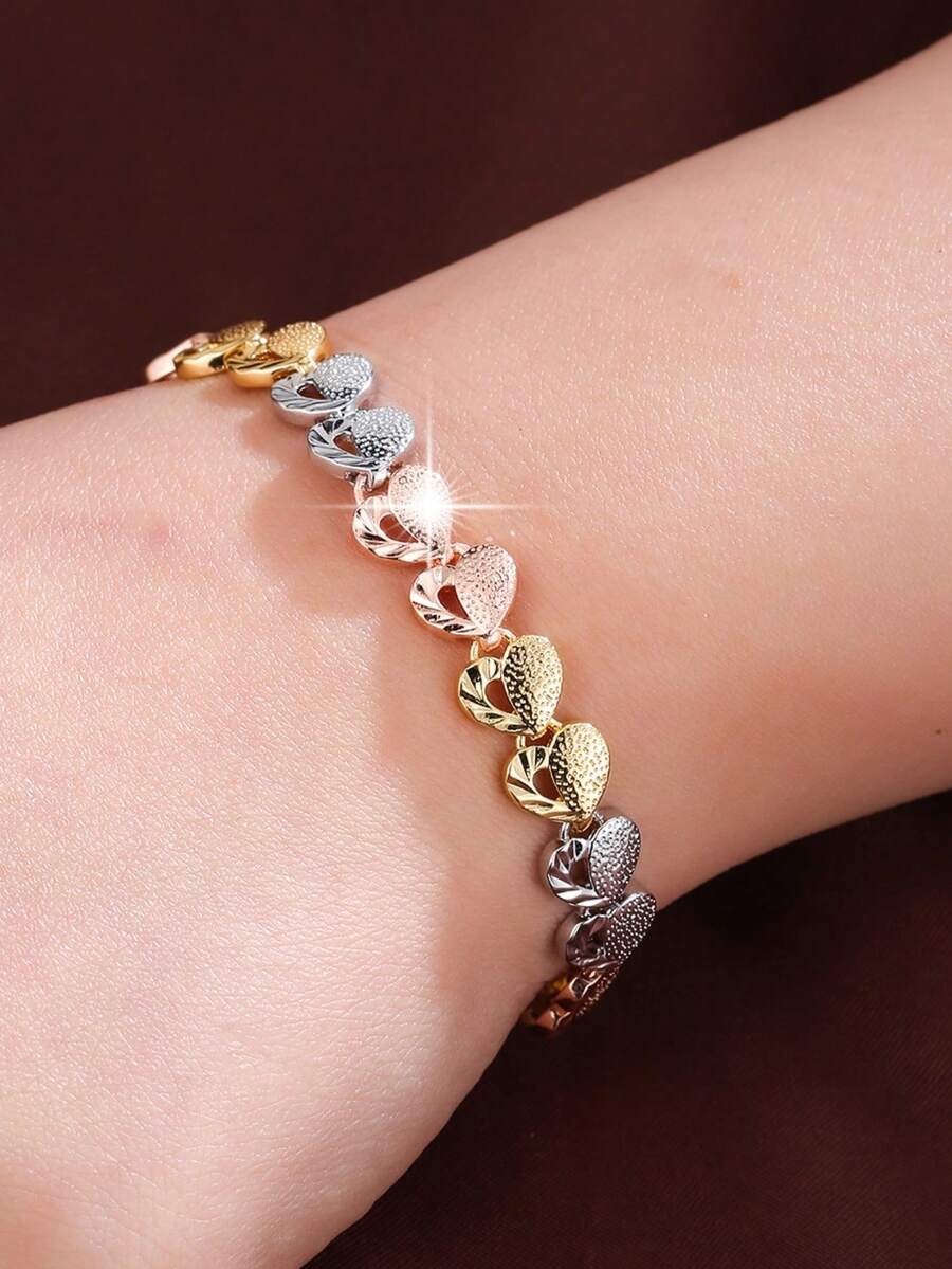 Vòng tay hình trái tim nhỏ nhắn, tinh tế và thời trang theo phong cách Hàn Quốc, phù hợp để đeo hàng ngày, có thể dùng như vòng đeo tay hoặc phụ kiện. - F51513 - Xem 1