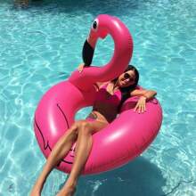 1 pezzo Fenicottero gonfiabile a forma di galleggiante per piscina, grande galleggiante gonfiabile per piscina, sedia a sdraio per acqua, accessori per intrattenimento in piscina, adatto per feste in piscina e sulla spiaggia, decorazione per feste estive in spiaggia, raduni in piscina, forniture per piscine, anelli da nuoto, divertimento e relax per adulti in vacanza, adatto per piscine estive, feste in spiaggia e forniture per feste hawaiane
