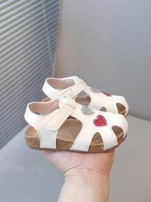Nuevas sandalias de niños con punta descubierta con decoración de corazones con lentejuelas, suela suave antideslizante, zapatos de playa para niñas bebés para uso casual diario, cómodos y livianos
