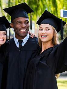 3 件套毕业礼服：哑光黑色礼服 + 学位帽 + 流苏吊坠套装，适合高中和大学毕业生的中性毕业礼服，适合所有季节，也可作为万圣节角色扮演礼服（多种尺寸）。