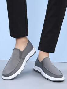 Mocassini da uomo in grigio, scarpe di stoffa eleganti, suola morbida e traspirante in tela, scarpe da lavoro antiscivolo per esterni
