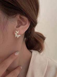 Butterfly Tassel Clip-On Earrings, Asymmetric Butterfly Ear Cuff Earring Set, Suitable For Young Women Pursuing Personalized Fashion And Unique Accessories, Suitable For People Without Pierced Ears, Casual Wear, Music Festivals, Art Exhibitions