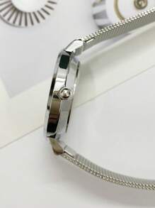 KEZZI 1 pieza Reloj de cuarzo con esfera redonda de color púrpura, dial de dígitos y correa de malla de acero inoxidable de estilo minimalista para mujeres, pequeño y refinado, adecuado para uso diario