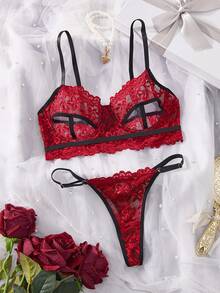 Sexy Hollow-Out Lace Bra And G-String 2pcs Lingerie Set With Adjustable Straps - Red - View 3