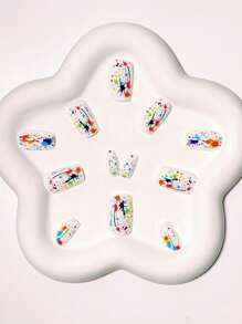 Unhas postiças removíveis com estampa de grafite branco de comprimento médio, estilo punk fashion, 24 adesivos de unhas coloridos, modernos e modernos, práticos para viagens e passeios