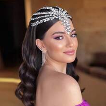 Wedding Season Headdresses, Simple Comb Headdresses With Silver Rhinestones, Crystal Hair Accessories To Match Evening Dresses, Bridal Forehead Chain Headdress Pendants With Handmade Rhinestones, Bendable Dress Accessories
