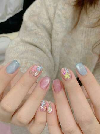 Lägg till dina söta 30 stycken korta, kistformade, vårfräscha, små blommor, kattögonfärgade, mångsidiga lösnagelset med vit atmosfär. 1 gelélim. 1 nagelfil. Lämplig för kvinnor att bära på dagligt arbete och dejter.