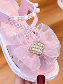 一双全新夏季蝴蝶结凉鞋，软底防滑，露趾沙滩拖鞋