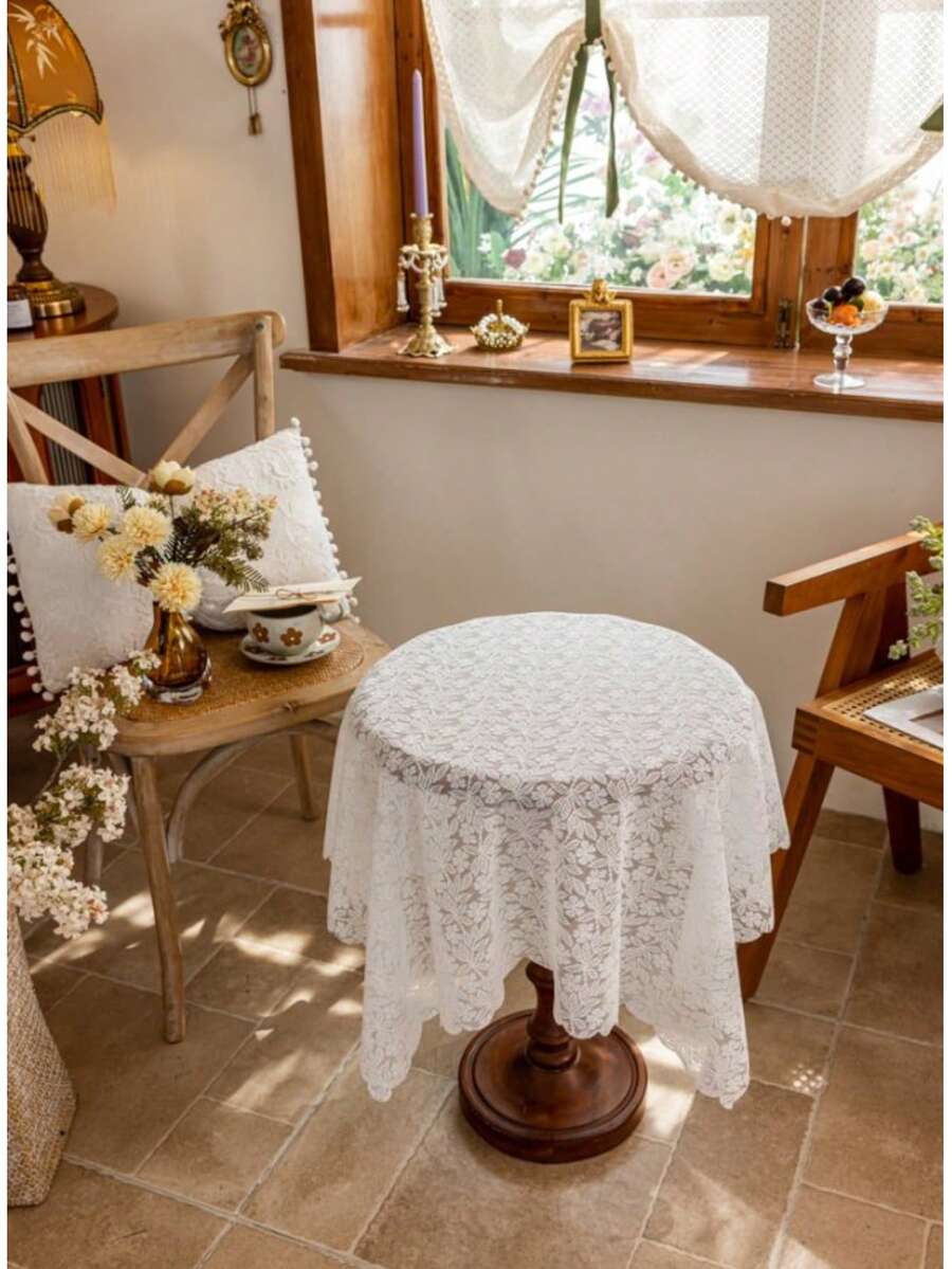 1 pezzo di elegante tovaglia bianca in pizzo con motivo a foglie e fiori. Tessuta a macchina, di forma rettangolare, realizzata in 100% tessuto di poliestere. Adatta per varie occasioni come matrimoni, compleanni, Ringraziamento, Giorno dell'Indipendenza, Capodanno, tavolini da caffè e decorazione della casa. - Multicolore - Visualizzare 1