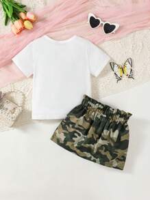 2 pièces T-shirt avec imprimé portrait de fille et short de couleur unie avec ceinture, ensemble casual minimaliste deux pièces